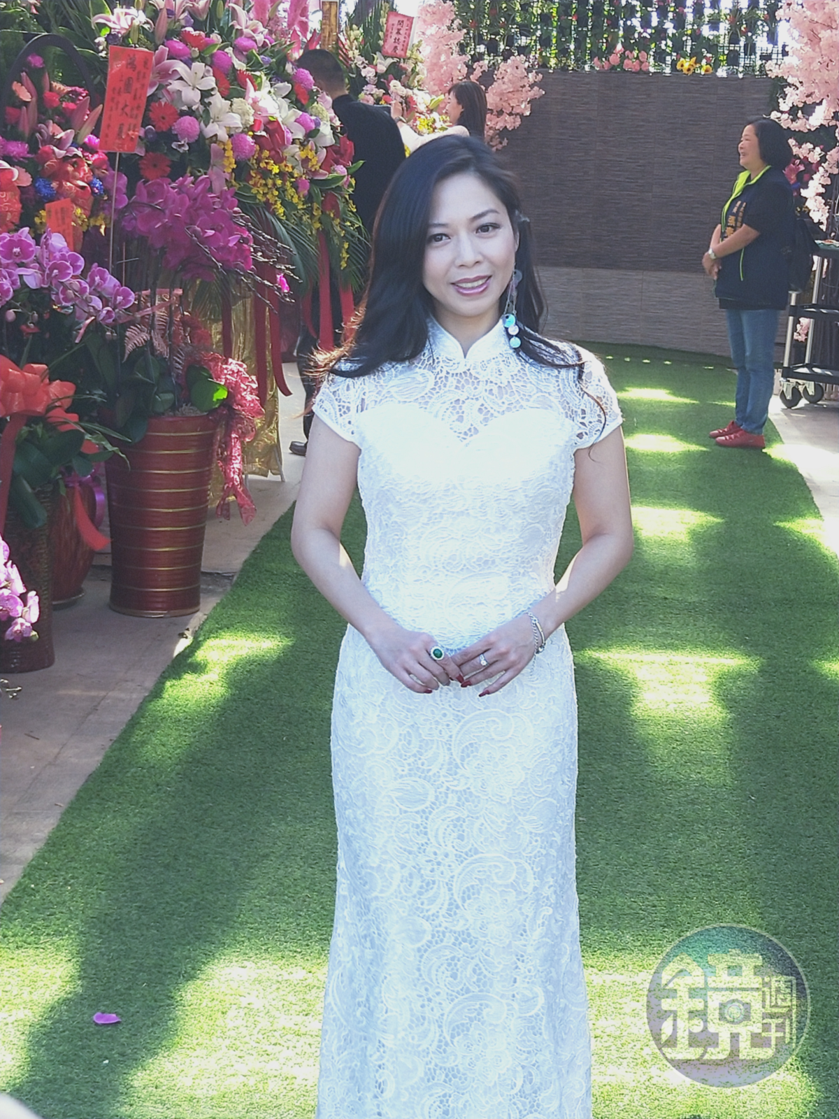 開幕當天，盧靚以一襲白色禮服出席參加活動。
