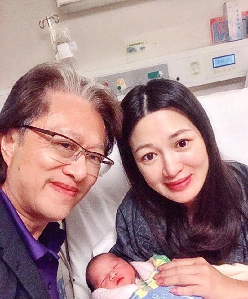 前夫离开「为养育女儿复出」 二婚再嫁「身价32亿法拉利之父」42岁